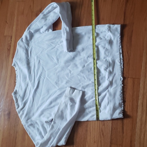 Red  Carpet Noir small vintage Jimmy Hendrix white sweatshirt frayed cuff collar - Picture 4 of 4